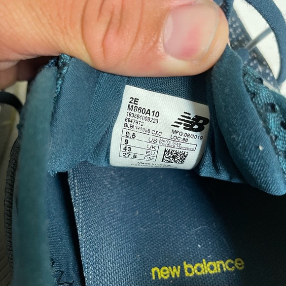 Used New Balance 860 9.5 - Picture 3 of 3